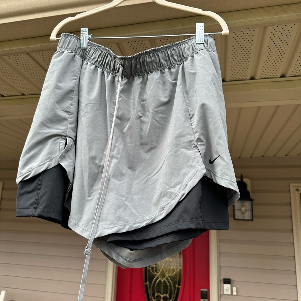 Women’s Nike 2 in 1 shorts